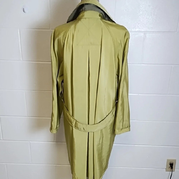 Reversible Green Trench Coat with Pockets Belt Accent can be Removed & Reversed - Picture 2 of 13